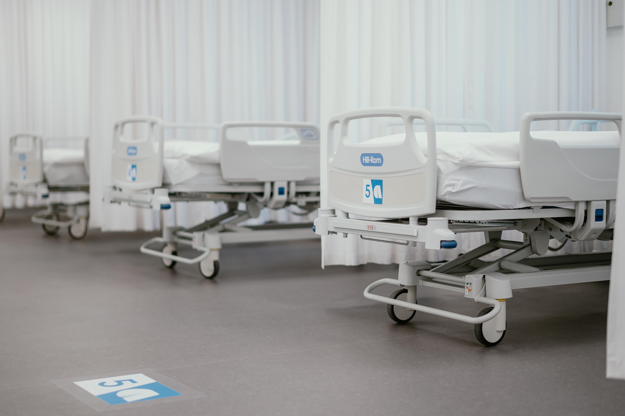 Az extra széles, kényelmes ágyakból a pácienseknek ki sem kell szállni a vizsgálatok során, nálunk ugyanis a gépek dolgoznak és nem a páciens.
